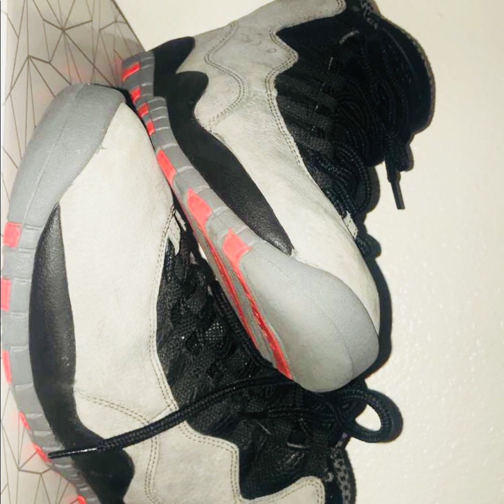 Basketball shoes